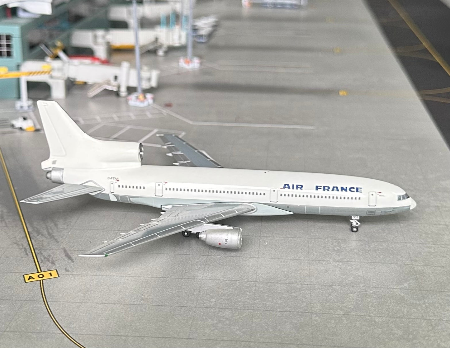 1:400 Air France Lockheed L-1011 Tristar *Leased by Air Transat subleased to Air France* BlueBox