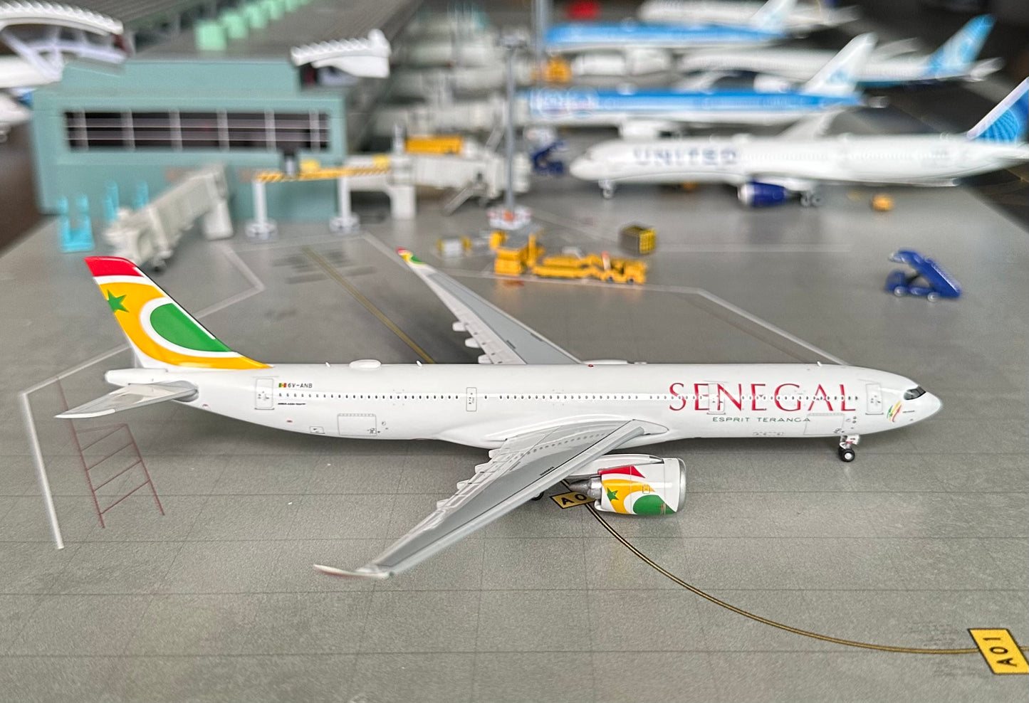 1:400 Air Senegal A330-900 New magnetic detachable landing gear Aviation 400