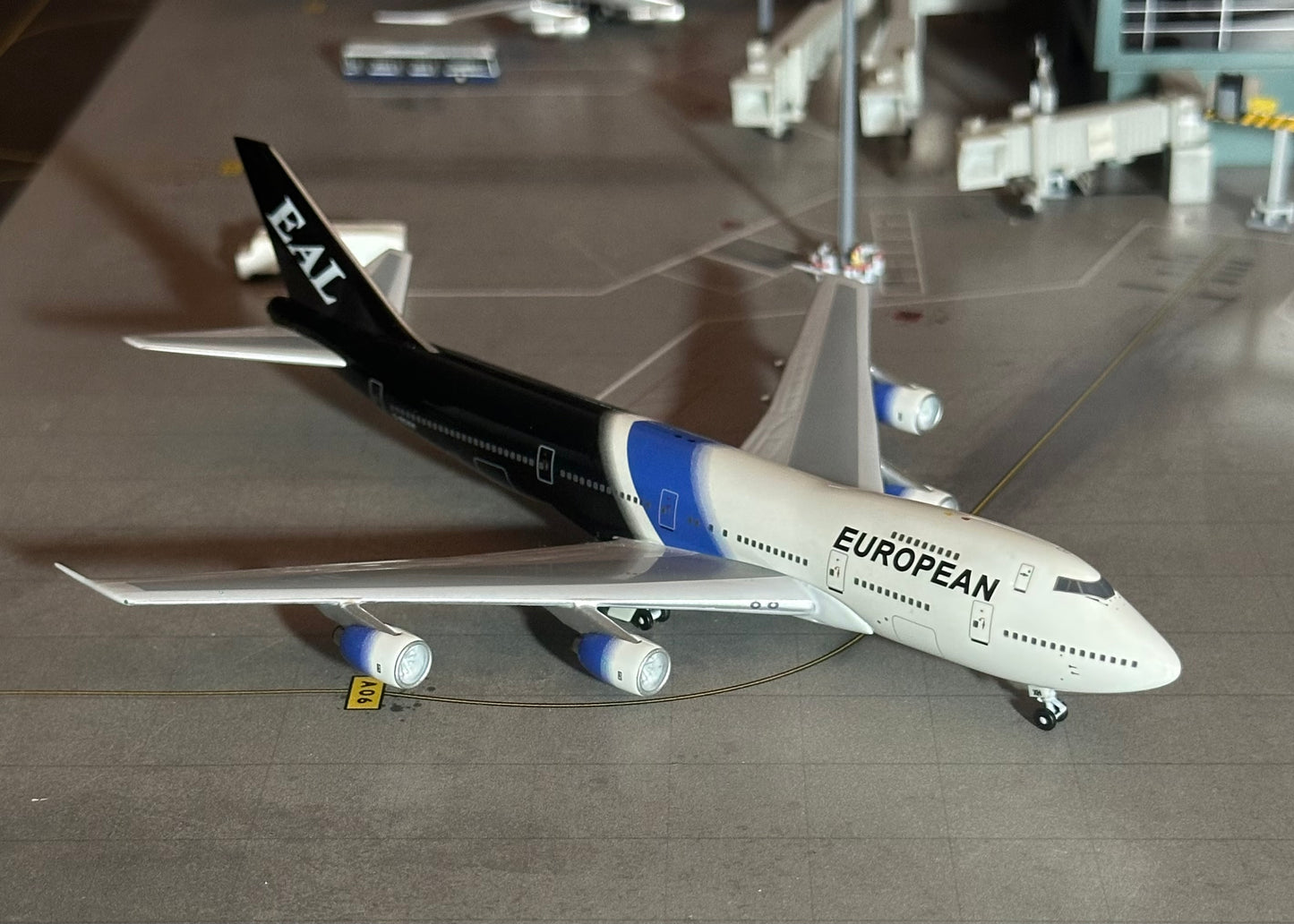 1:400 EAL European B747-200 (Blue) AeroClassics