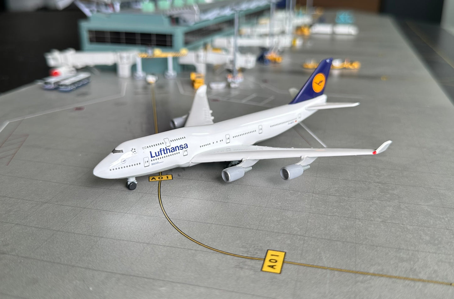 1:500 Lufthansa B747-400 Herpa Wings