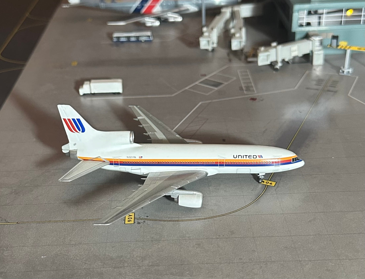 1:400 United Airlines Lockheed L-1011 Tristar Dragon Wings