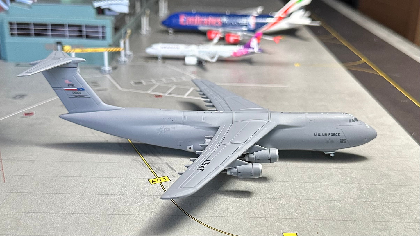 1:400 U.S. Air Force C-5M Super Galaxy "Lackland Air Force Base" Gemini Macs