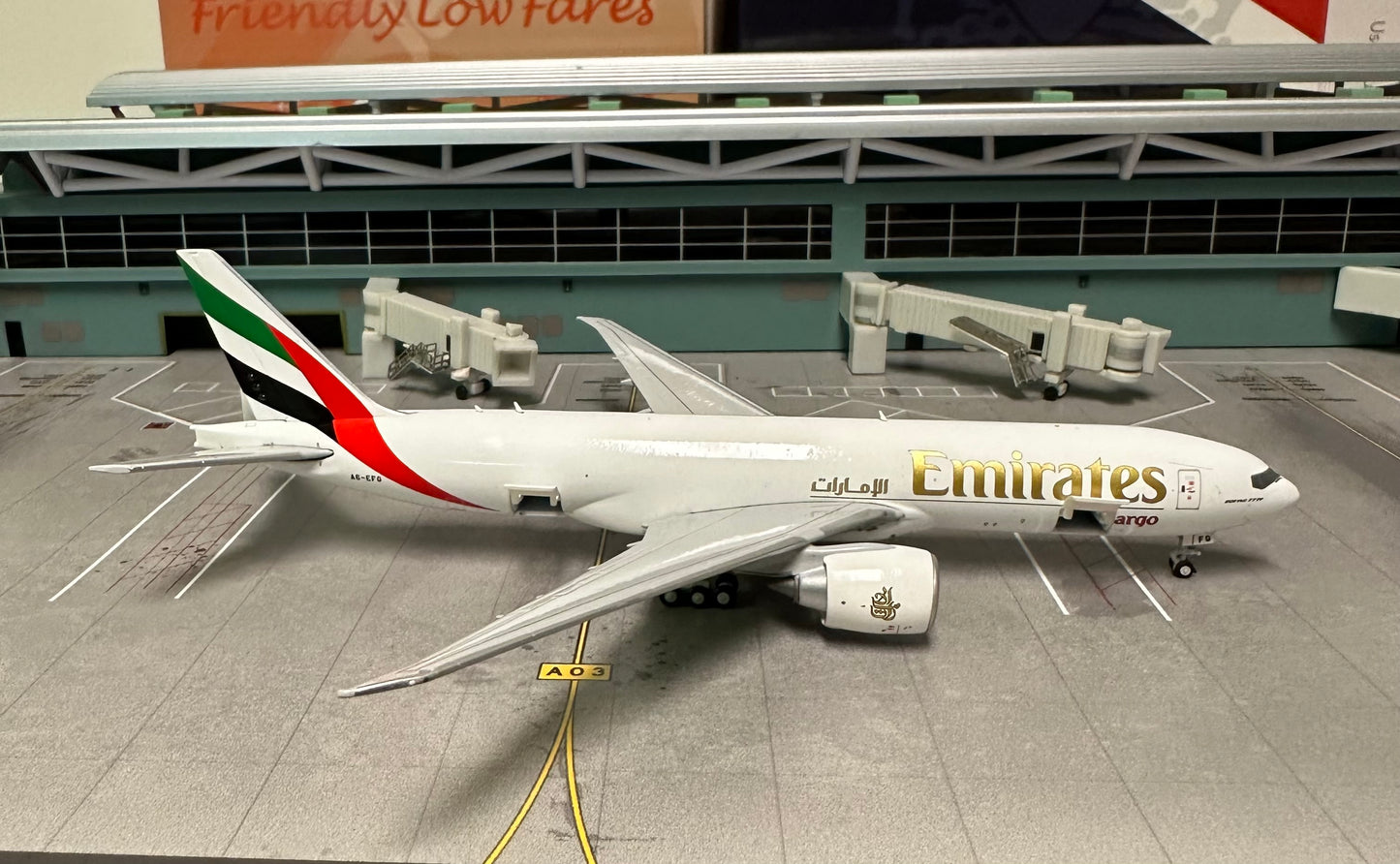 1:400 Emirates Sky Cargo B777-200F Interactive Series Gemini Jets