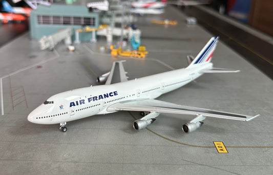 1:400 Air France B747-100 Phoenix Models