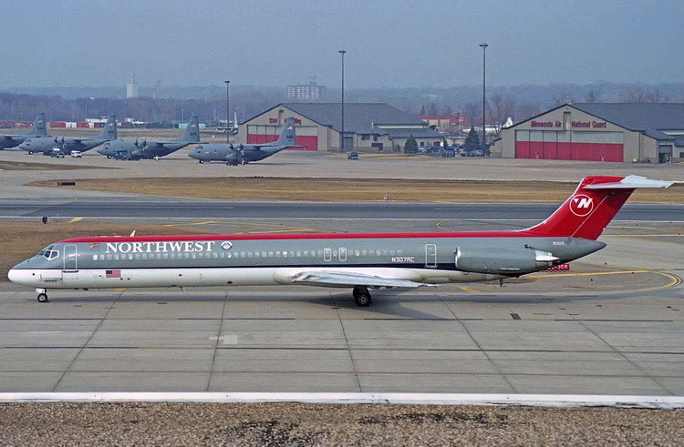 Pre-order 1:400 Northwest MD-82 N307RC Phoenix Models