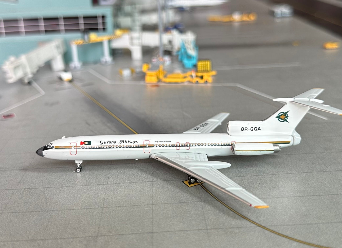 1:400 Guyana Airlines TU-154M Phoenix Models