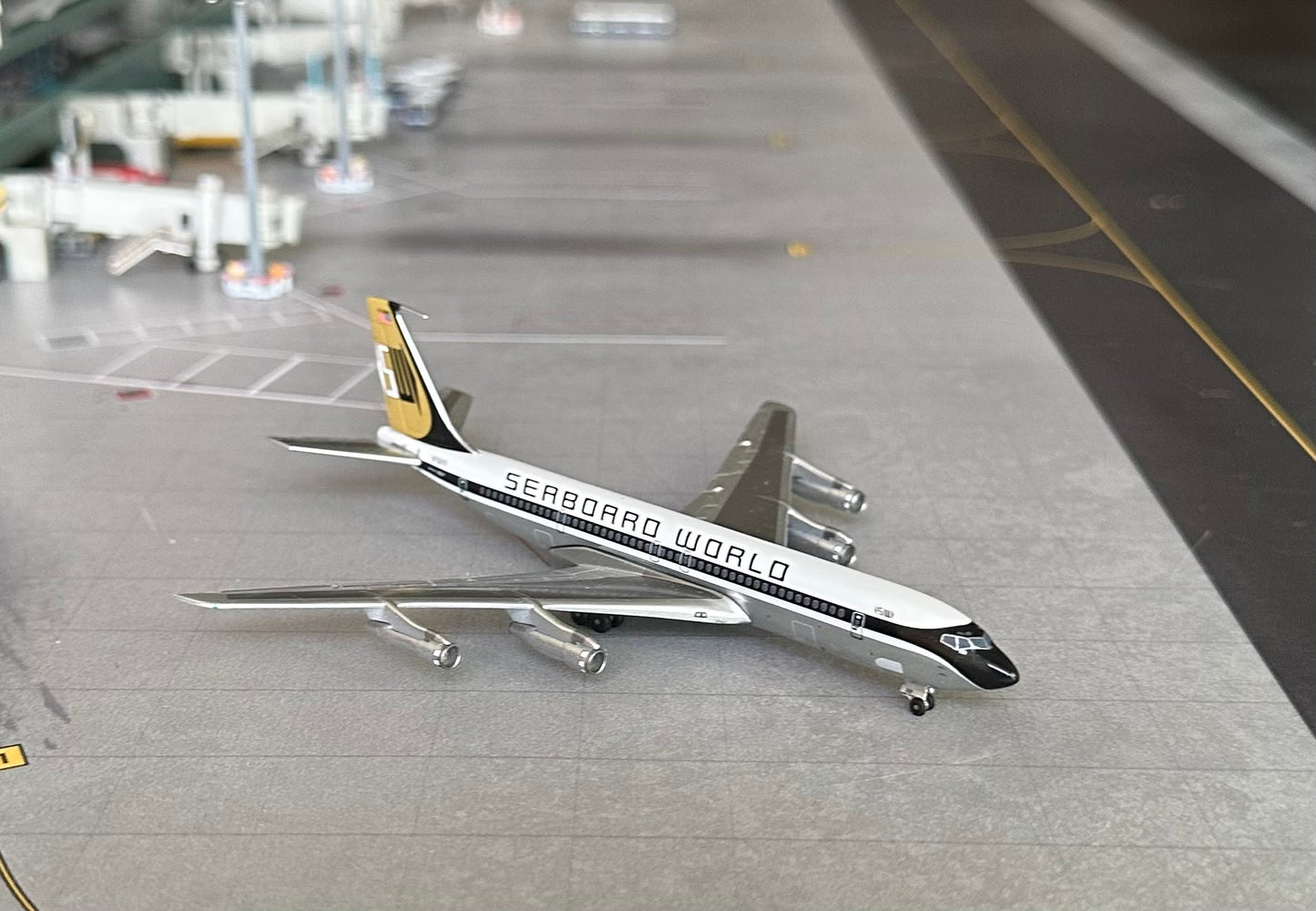 1:400 Seaboard World B707-300 AeroClassics