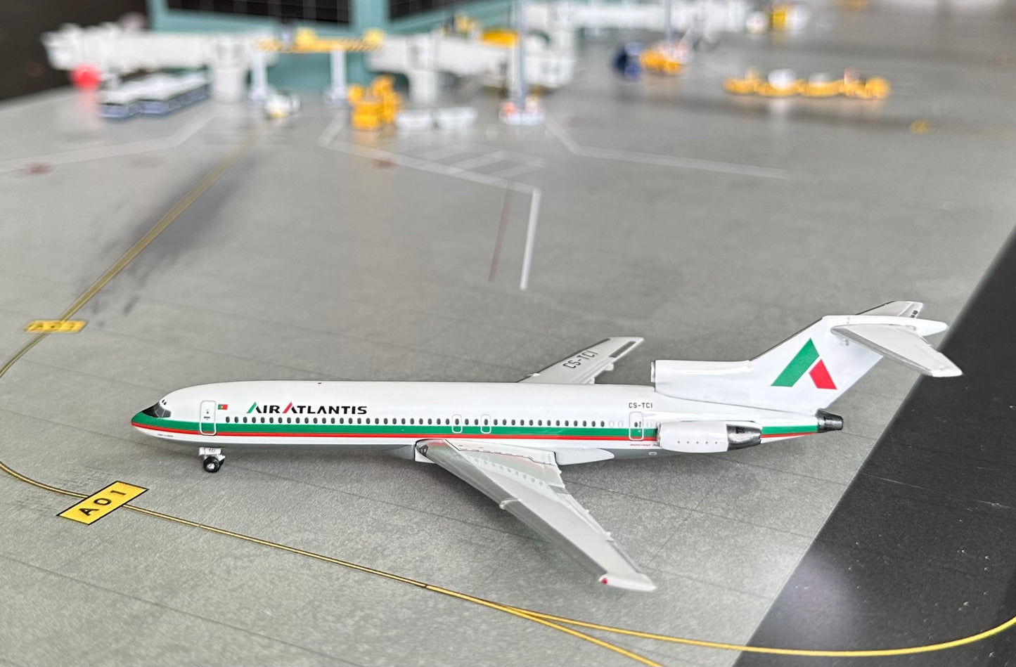 1:400 Air Atlantis B727-200 Phoenix Models