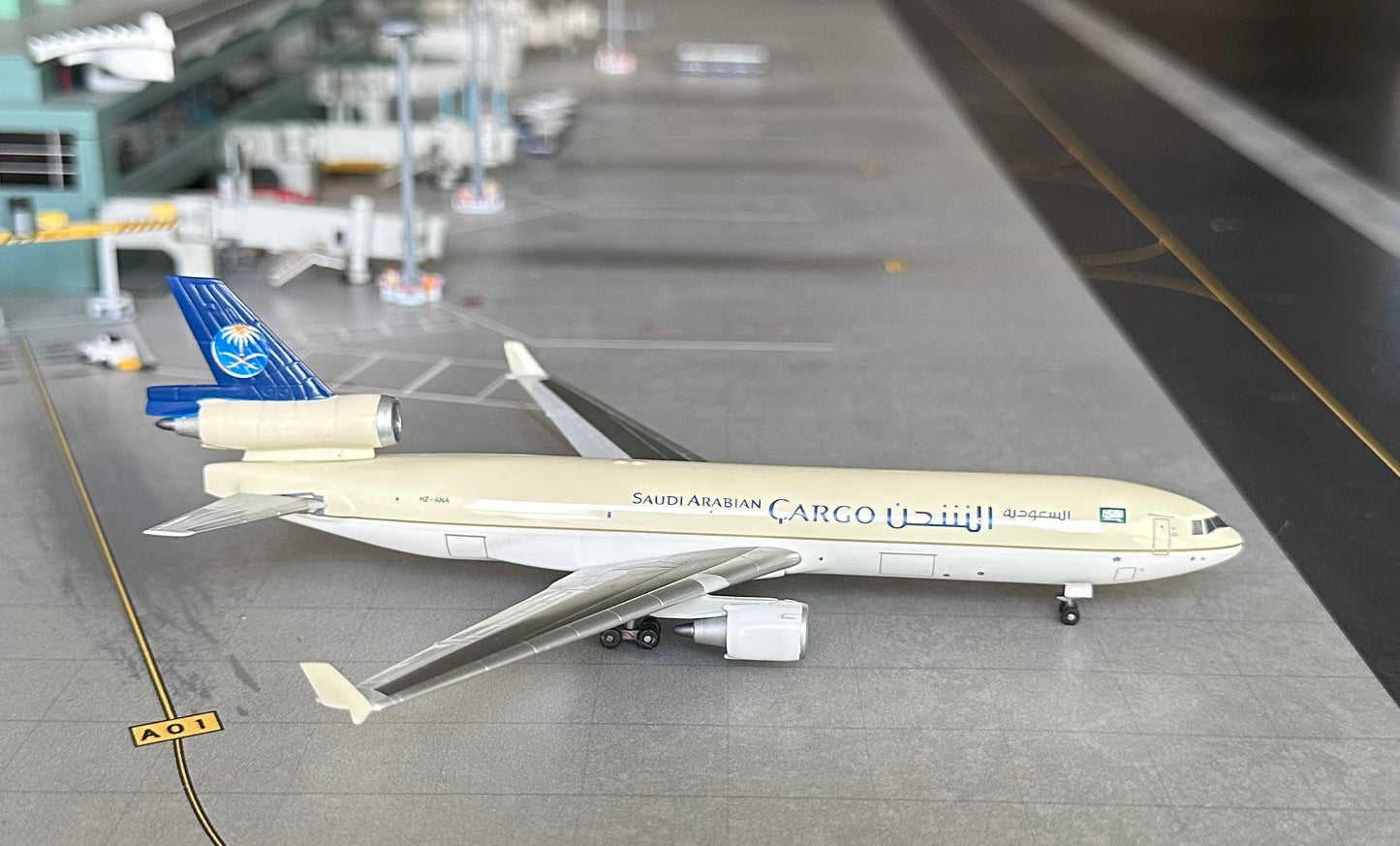 1:400 Saudi Arabian Airlines MD-11 Jet X