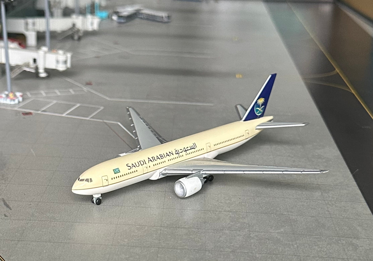 1:500 Saudi Arabian Airlines B777-200 Herpa Wings