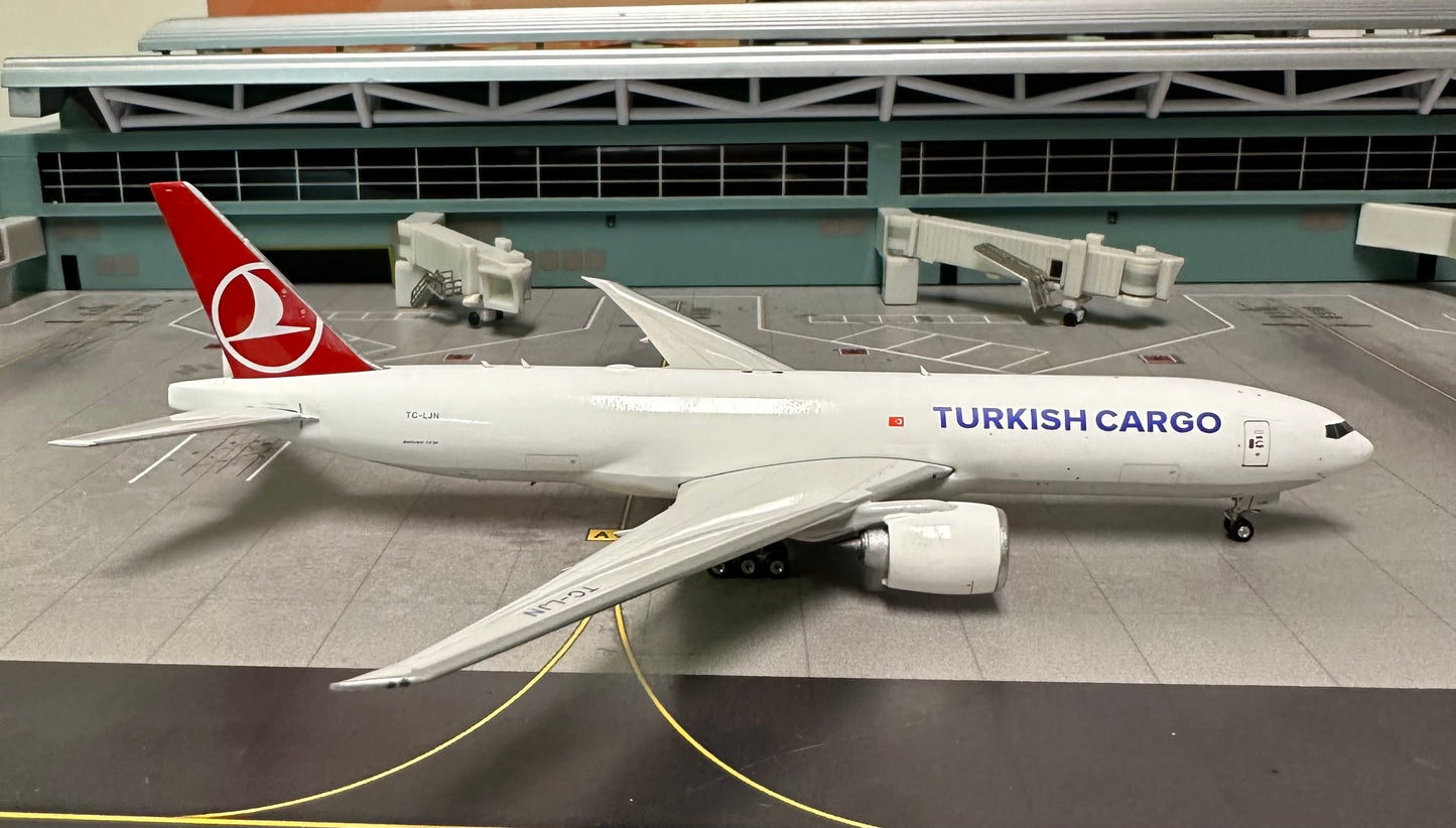 1:400 Turkish Cargo B777-200LRF Phoenix Models