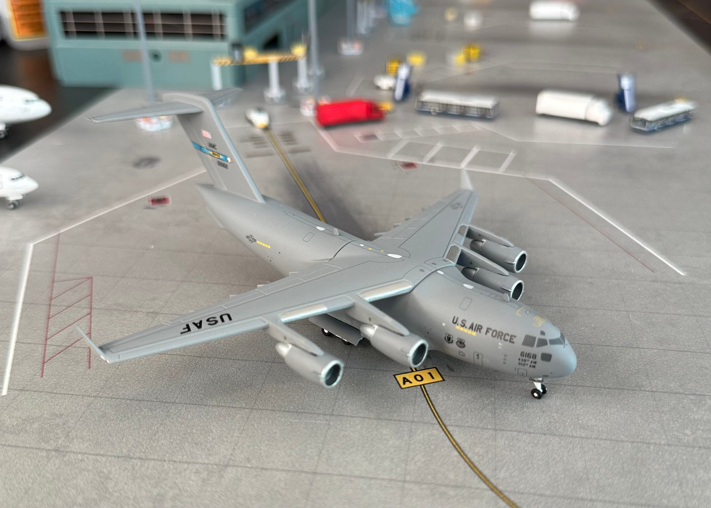 1:400 U.S. Air Force C-17A Globemaster "Dover Air Force Base" Gemini Macs