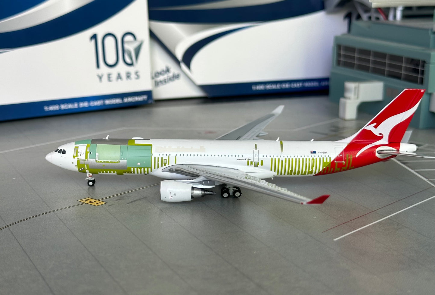 1:400 Qantas Frieght A330-200 Bare Metal JC Wings