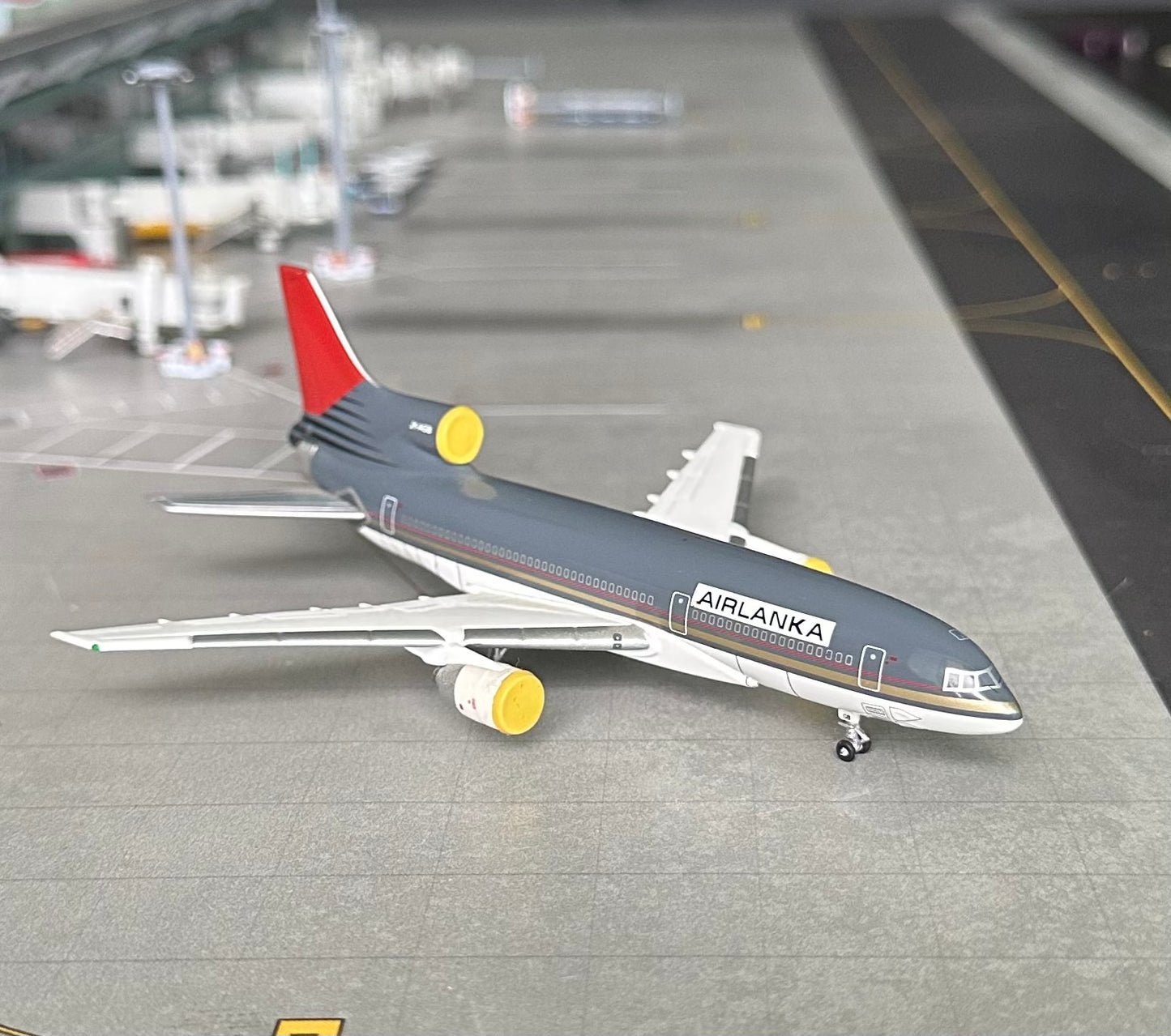 1:400 AirLanka/Royal Jordanian Lockheed L-1011 Tristar BlueBox