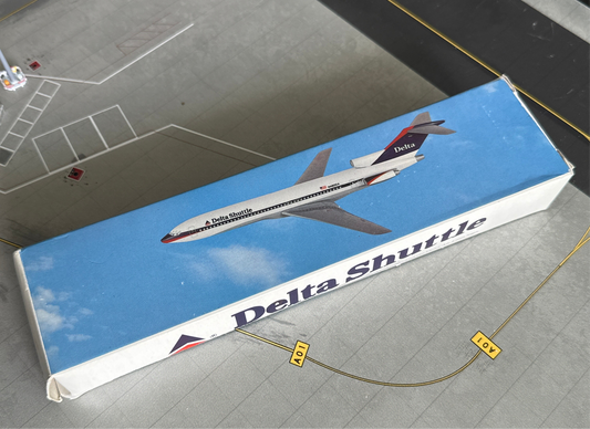 1:200 Delta Shuttle B727-200 Vintage Plastic Snap-fit Model