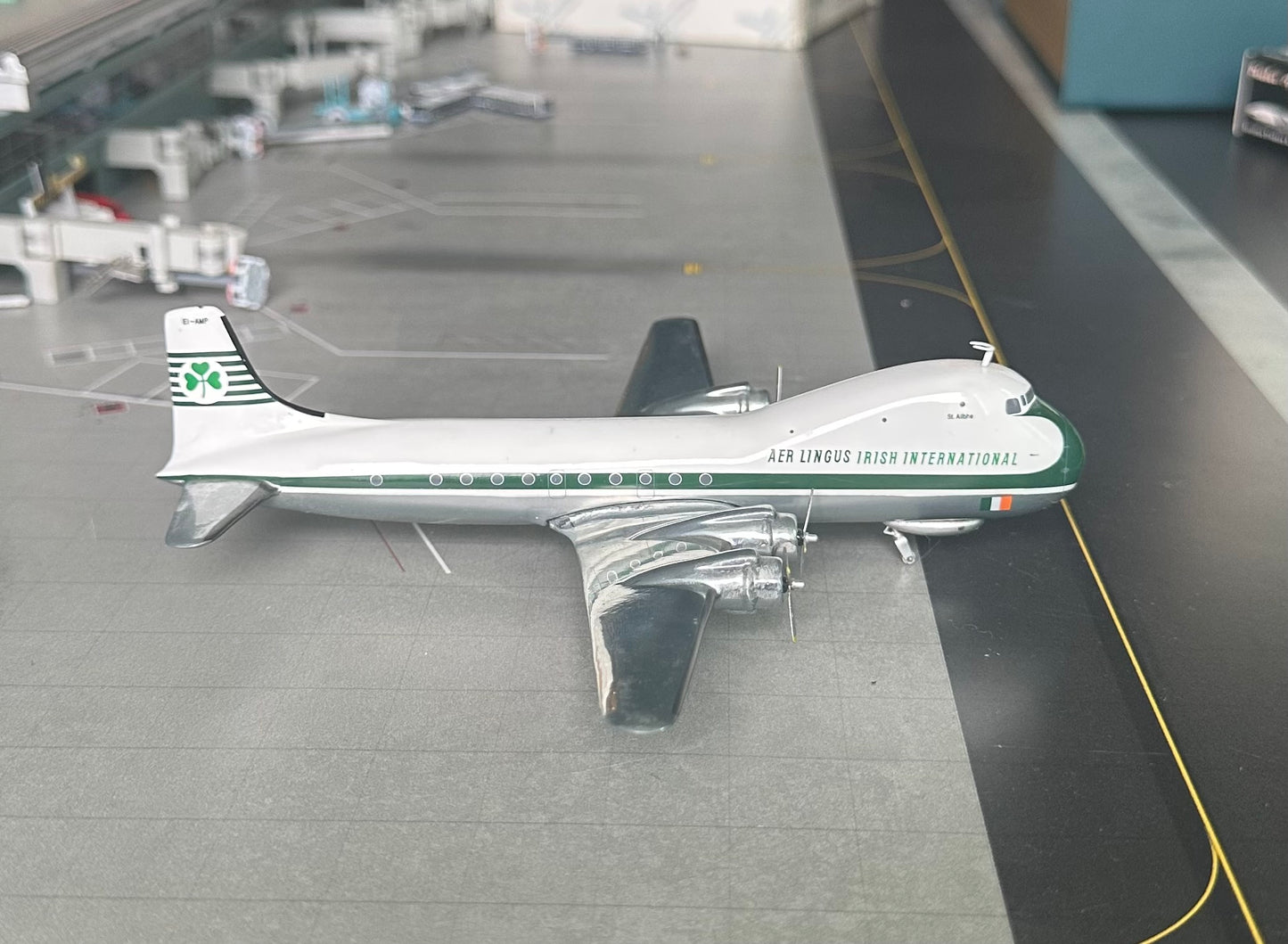 1:200 Aer Lingus Irish International Aviation Traders ATL-98 Carvair Phoenix Models