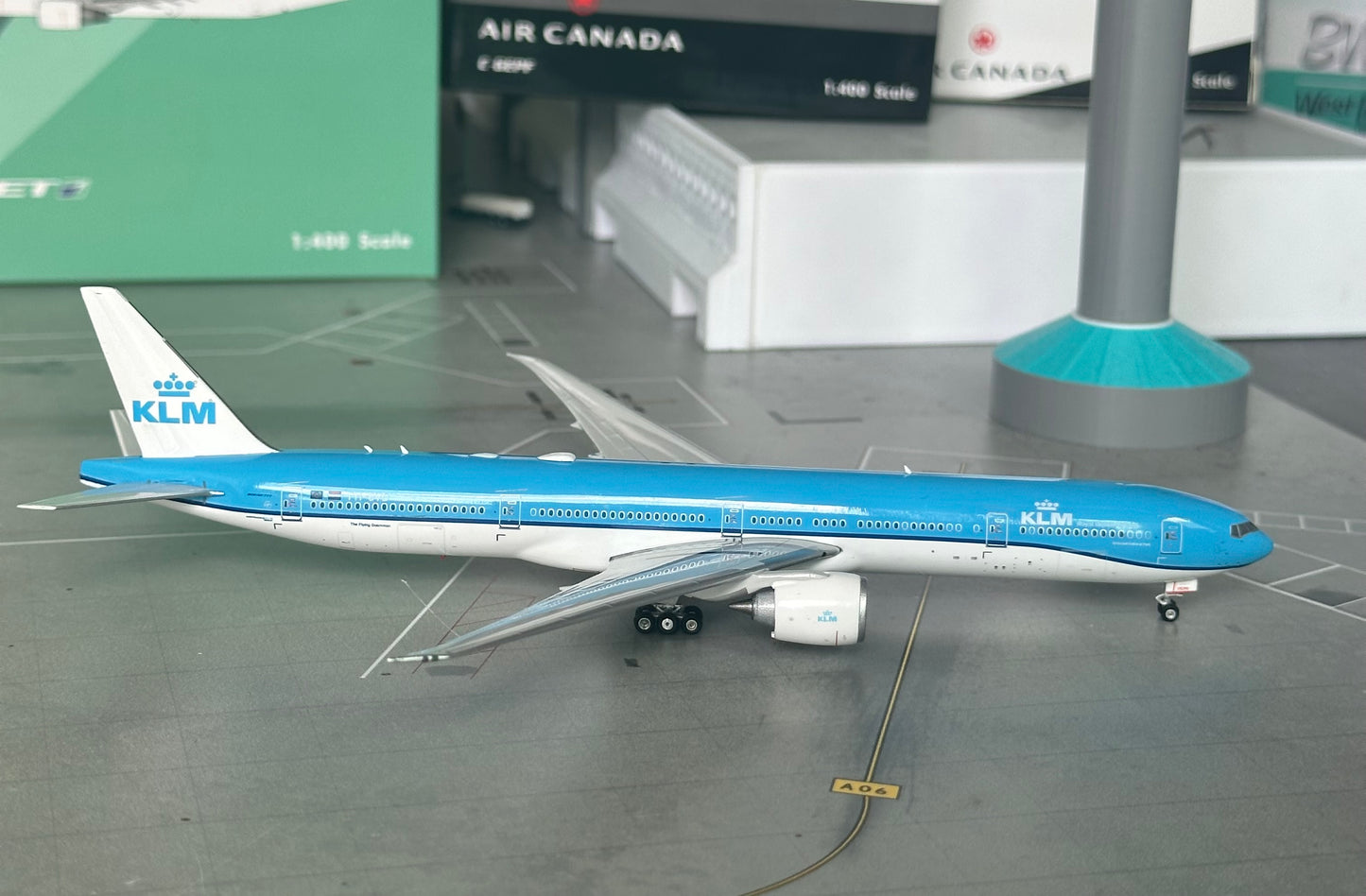 1:400 KLM Royal Dutch Airlines B777-300ER Phoenix Models