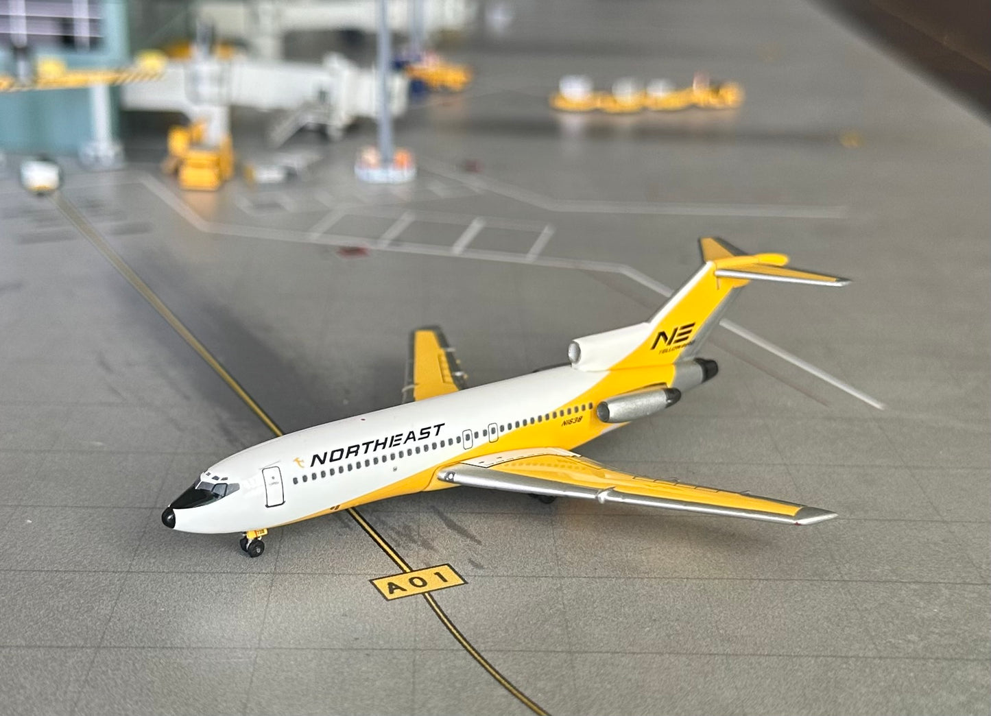 1:400 Northeast Airlines B727-100 N1638 Yellowbirds