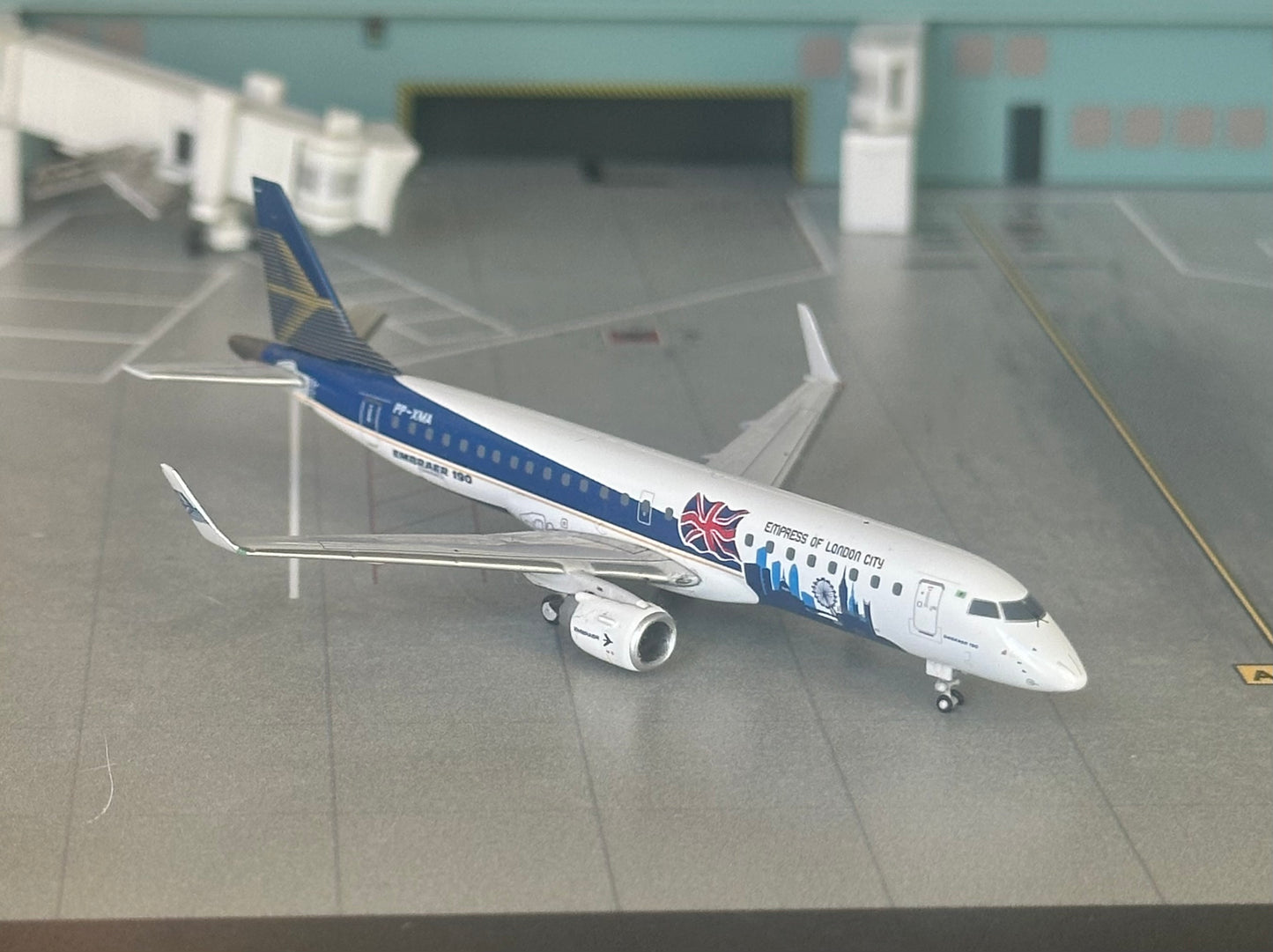 1:400 Empress of London City Embraer E-190 JC Wings