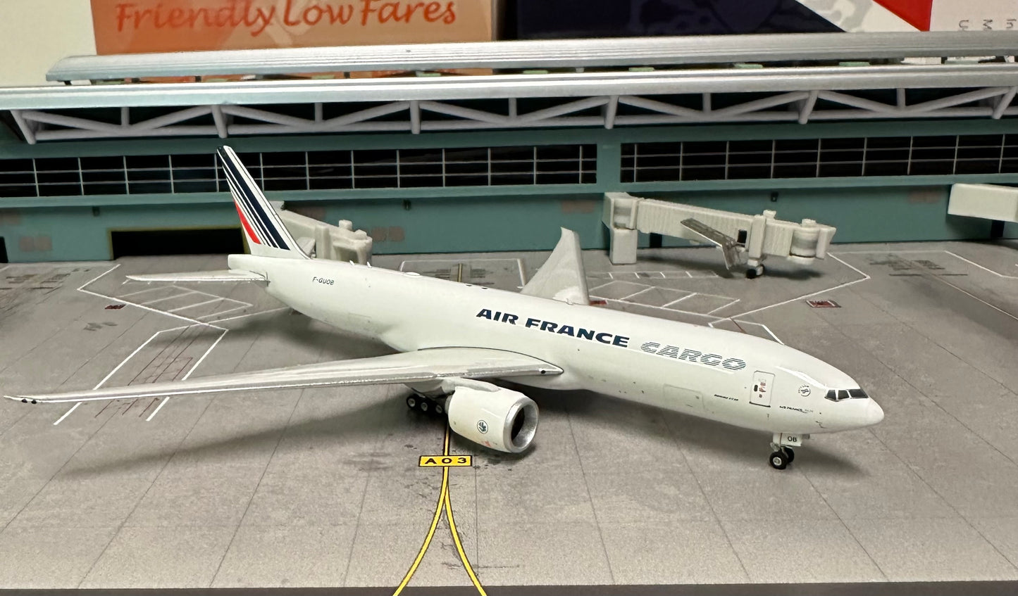 1:400 Air France B777-300F Phoenix Models