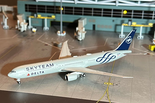 1:400 Delta Air Lines B767-400ER Skyteam Livery Pandamodel