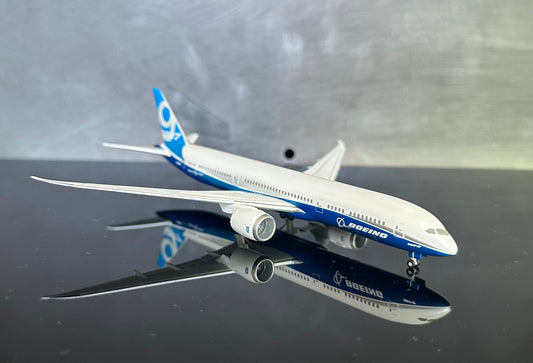 1:400 Boeing Corporation B787-9 Dreamliner  Hogen Wings