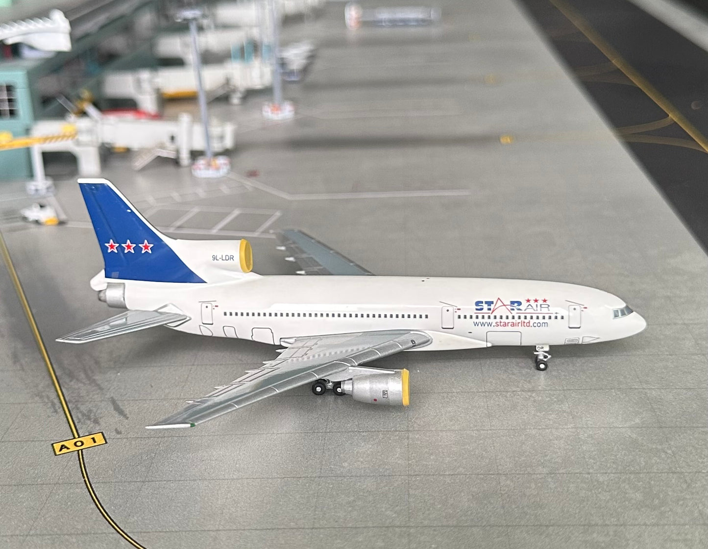 1:400 Star Air Lockheed L-1011 Tristar BlueBox