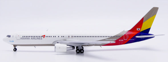 Pre-order 1:400 Asiana Airlines B767-300 JC Wings
