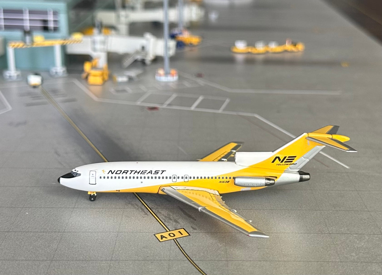 1:400 Northeast Airlines B727-100 N1638 Yellowbirds