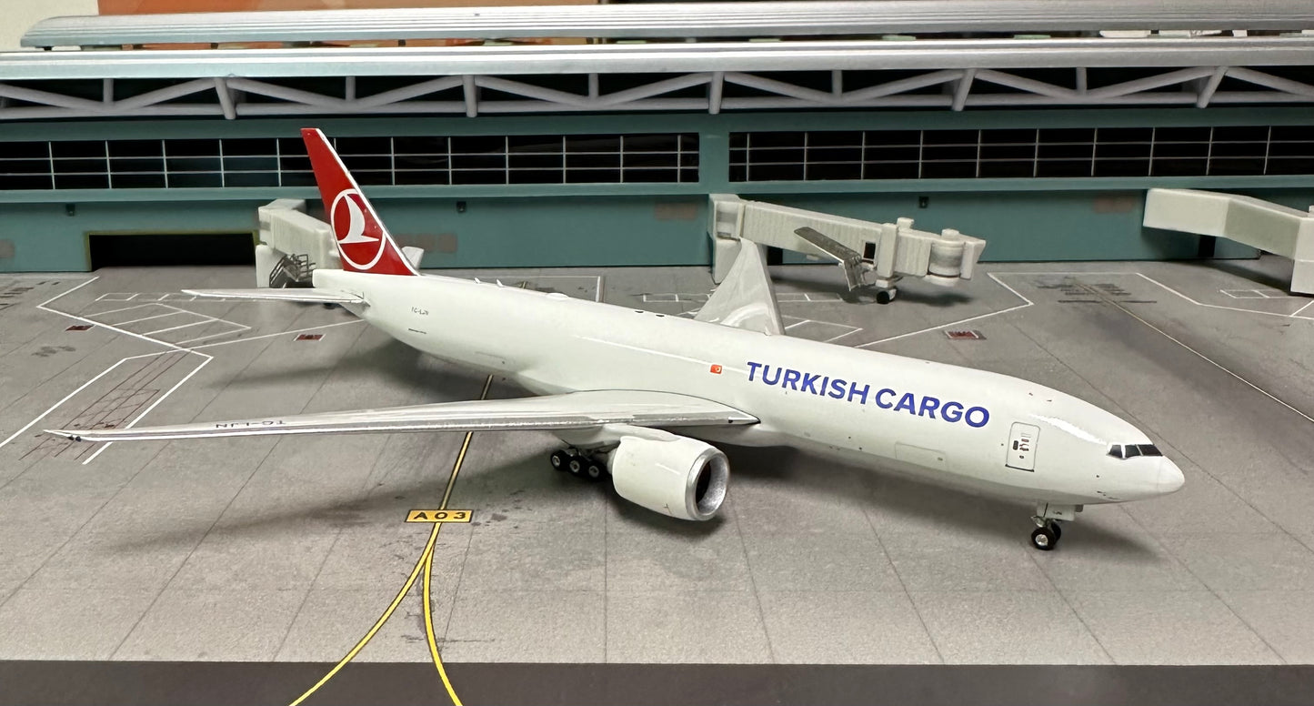 1:400 Turkish Cargo B777-200LRF Phoenix Models