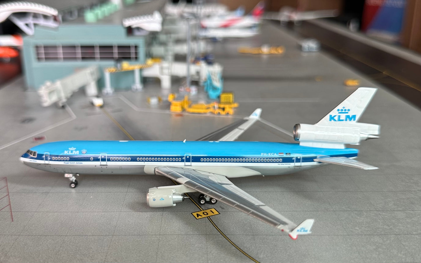 1:400 KLM Royal Dutch Airlines MD-11 Phoenix Models