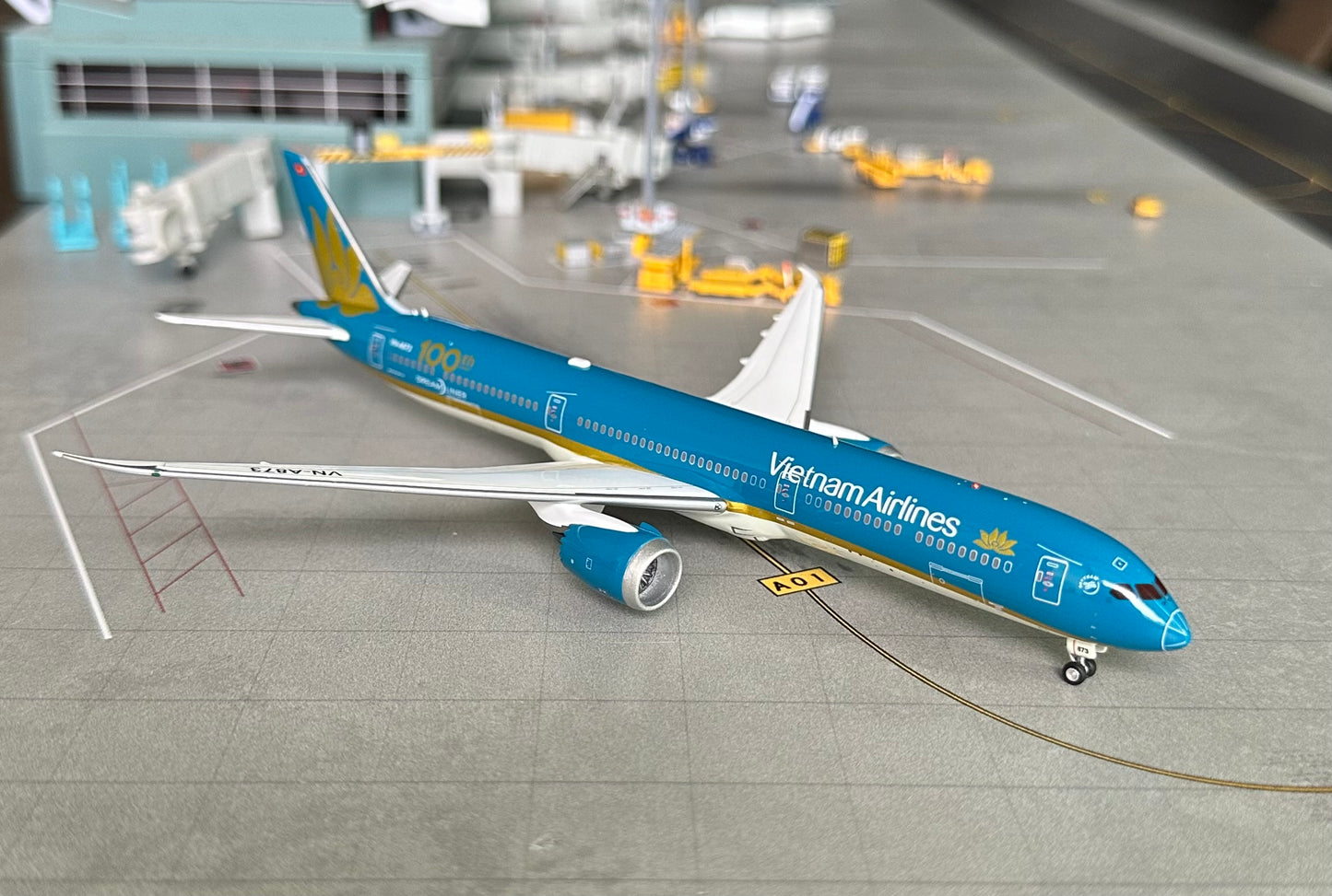 1:400 Vietnam Airlines Boeing 787-10 Dreamliner detachable gear Aviation 400