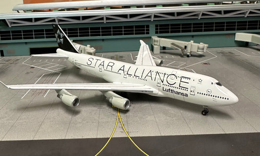 1:400 Lufthansa B747-400 Star Alliance Dragon Wings