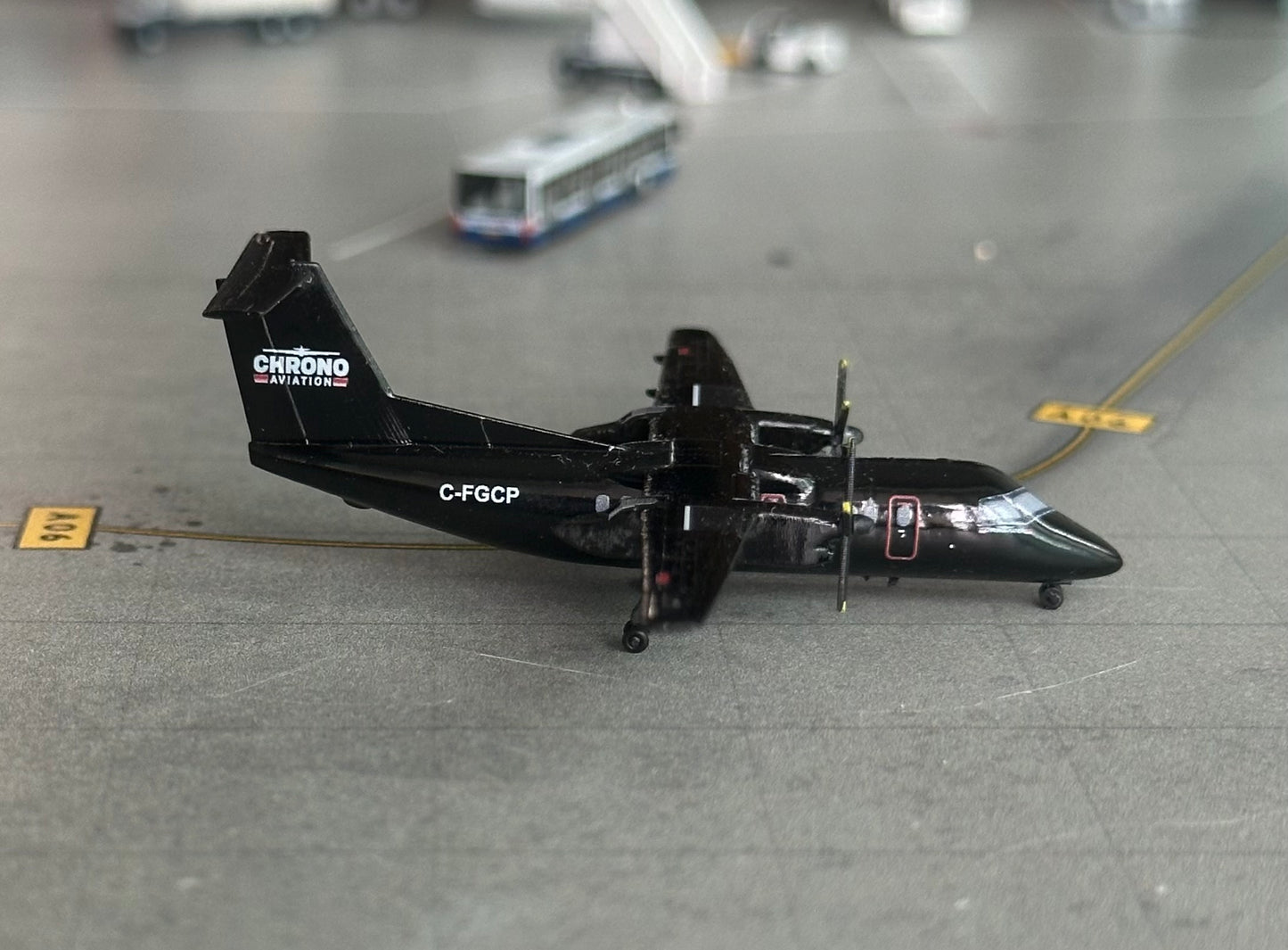 1:400 Chrono Aviation Dash 8 Q100 3D Design Deck