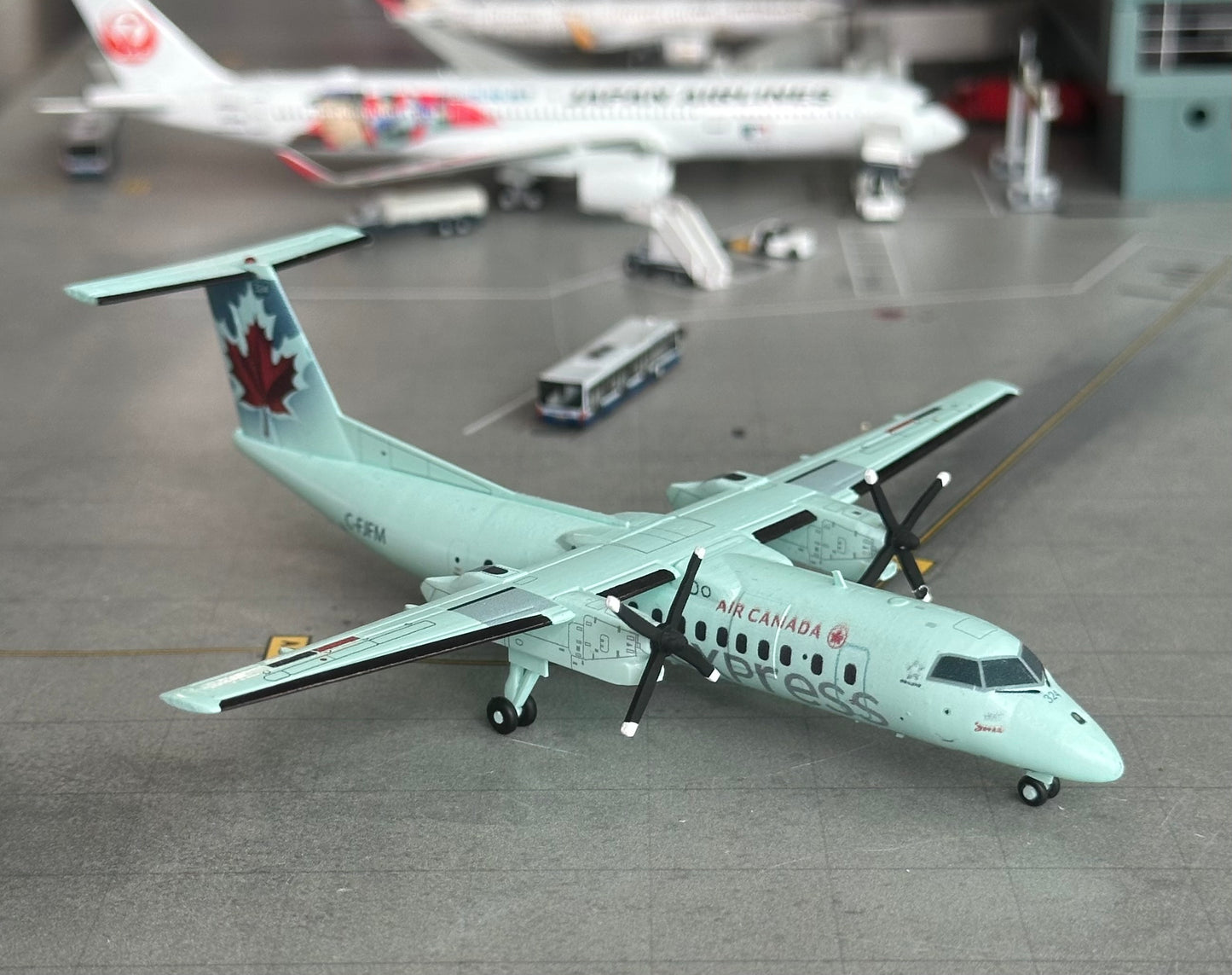 1:200 Air Canada Express Dash 8 Q300 3D Design Deck