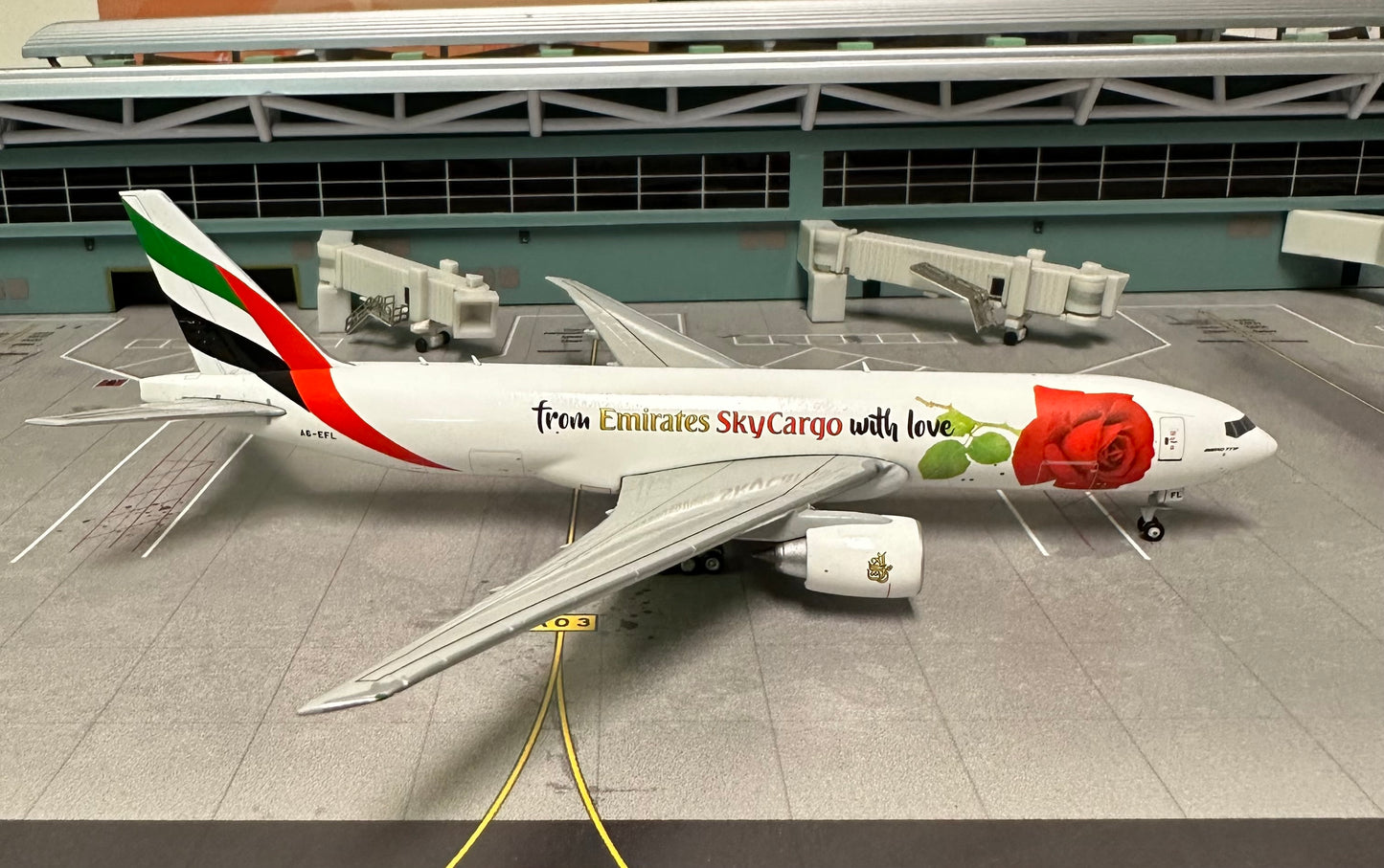 1:400 Emirates Sky Cargo B777-200F "With Love" Gemini Jets