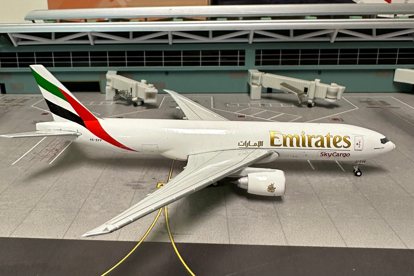 1:400 Emirates Sky Cargo B777-200F  Gemini Jets