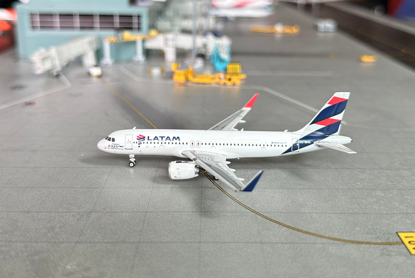 1:400 LATAM A320neo Phoenix Models