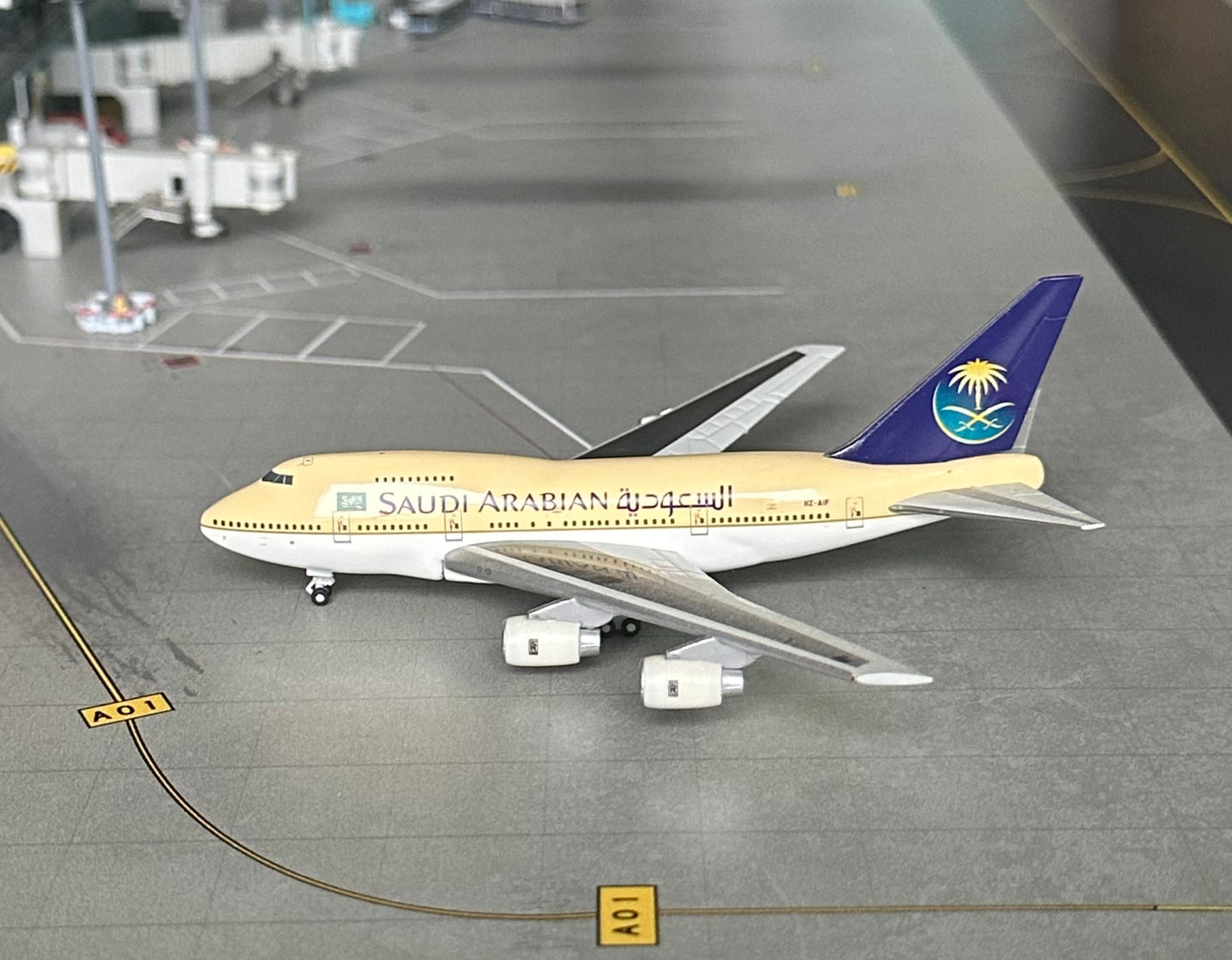 1:500 Saudi Arabian Airlines B747SP Herpa Wings