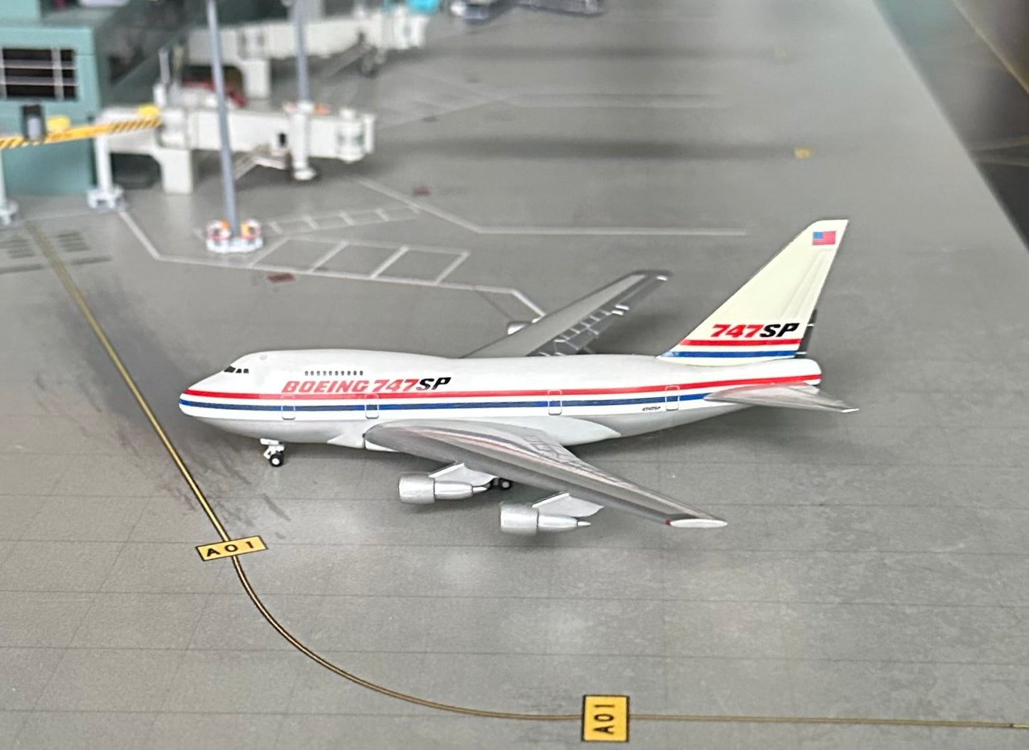 1:500 Boeing House Colors B747SP Herpa Wings