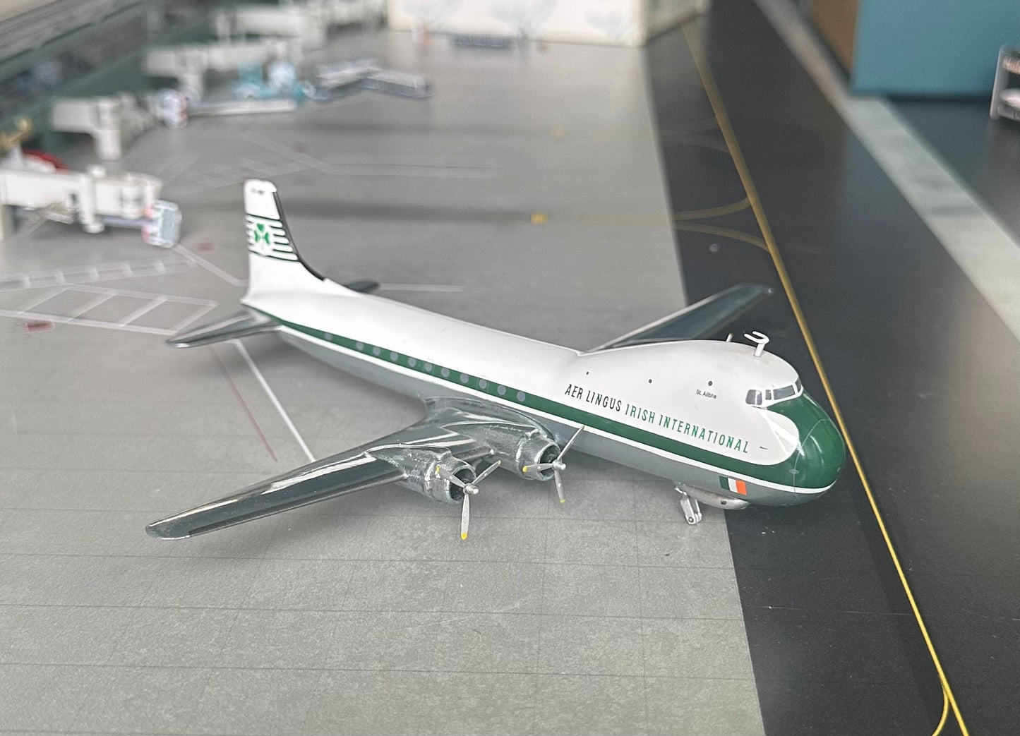 1:200 Aer Lingus Irish International Aviation Traders ATL-98 Carvair Phoenix Models