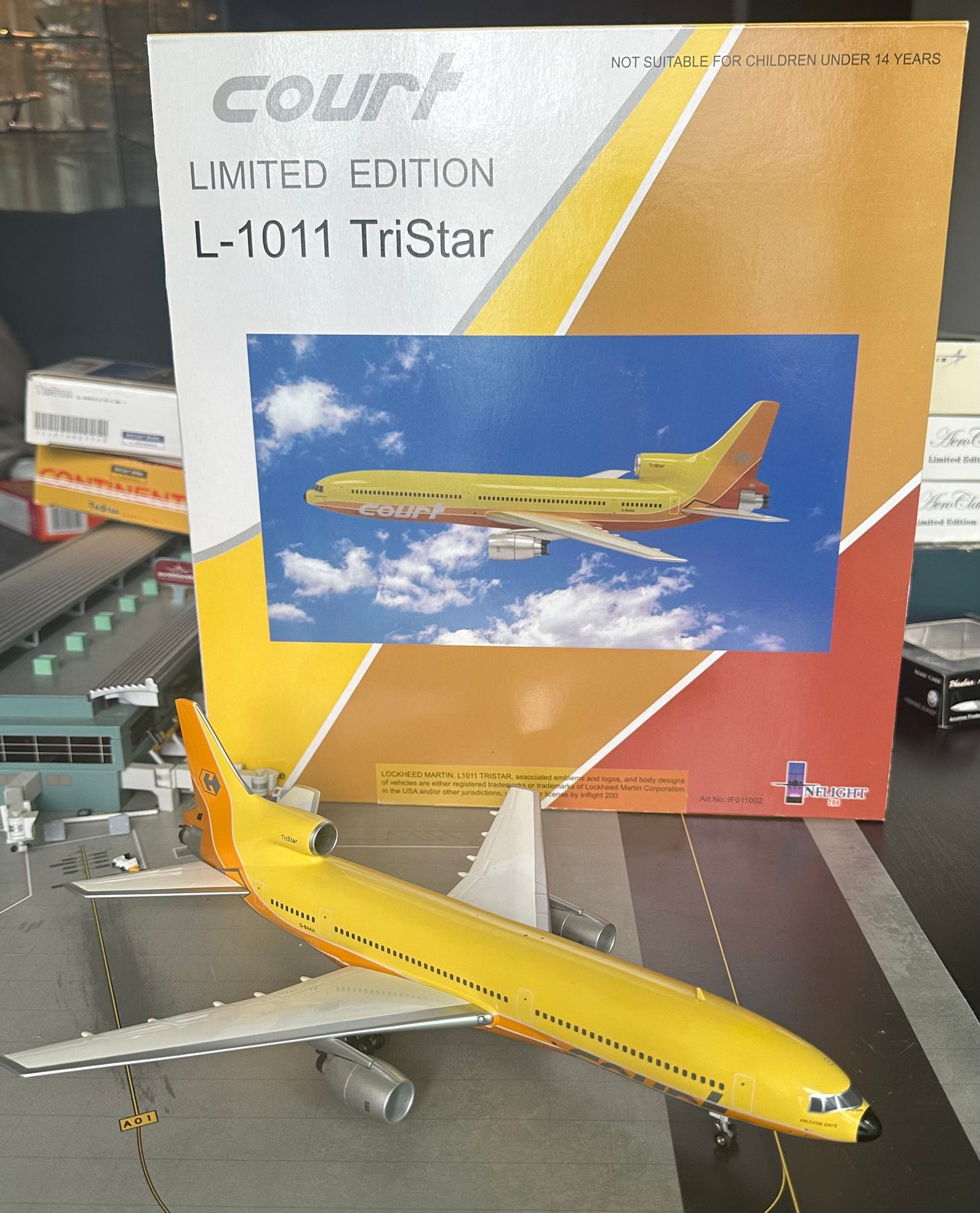 1:200 Courtline Lockheed L-1011 Tristar Yellow* INFLIGHT 200