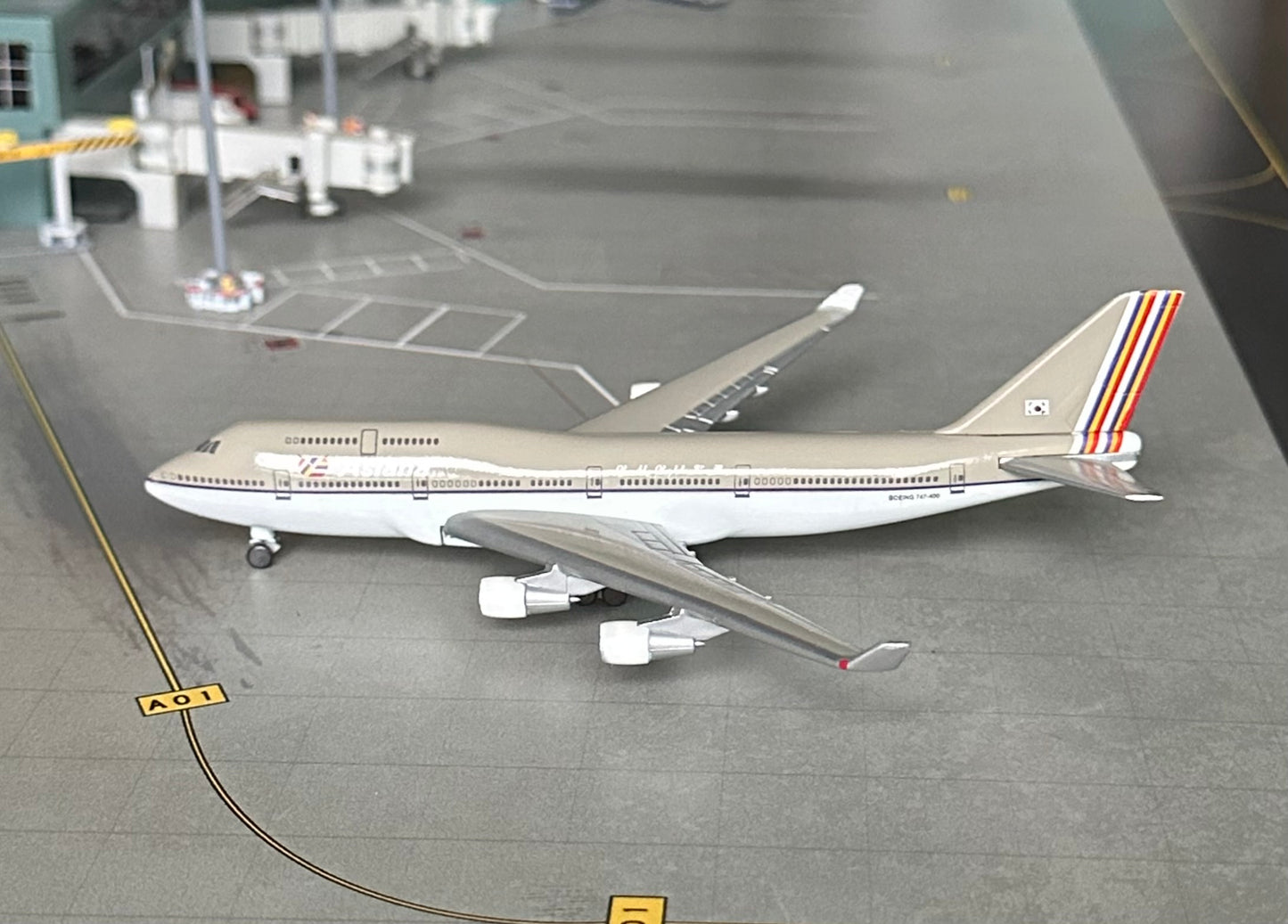 1:500 Asiana B747-400 Herpa Wings