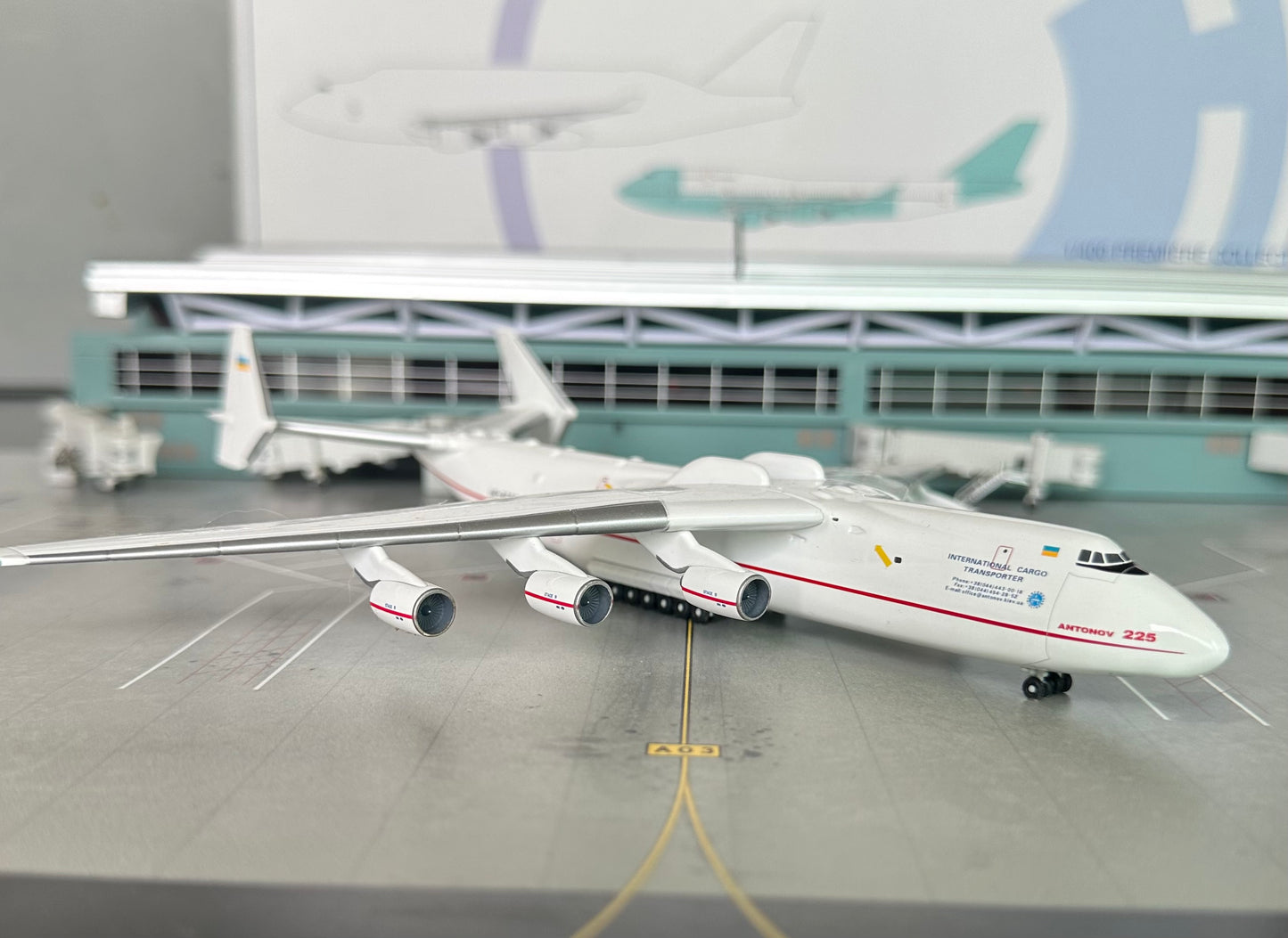 1:400 Antonov Airlines AN-225 “Mriya” Herpa Wings