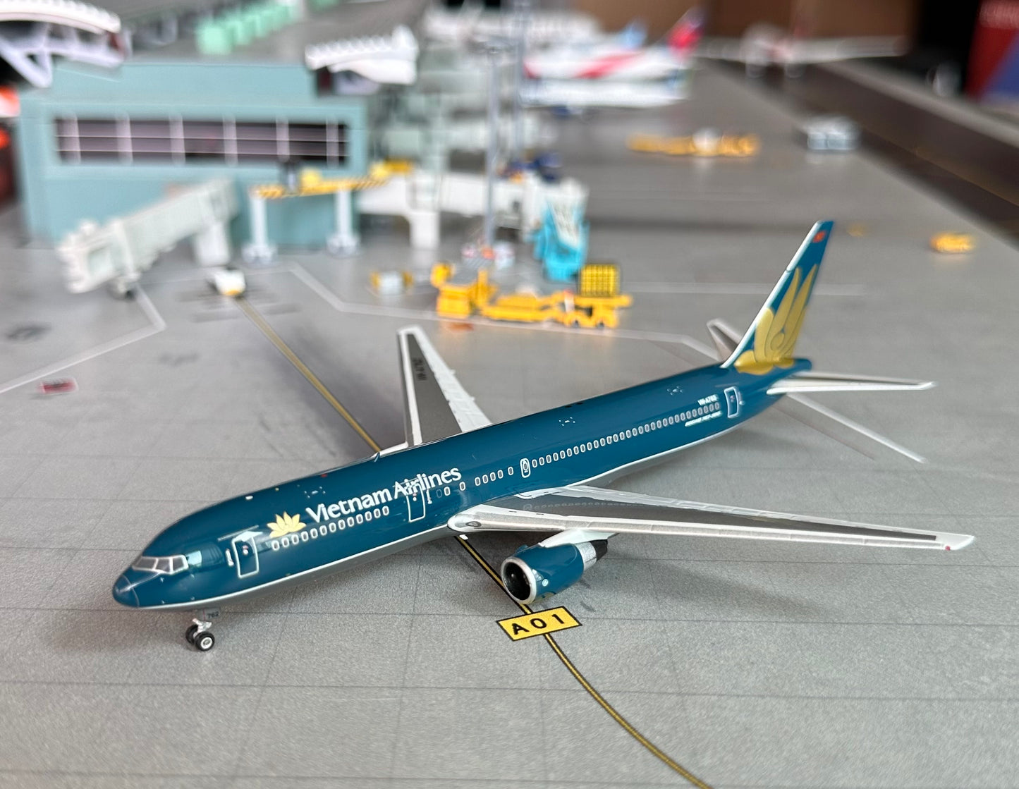 1:400 Vietnam Airlines B767-300ER Phoenix Models