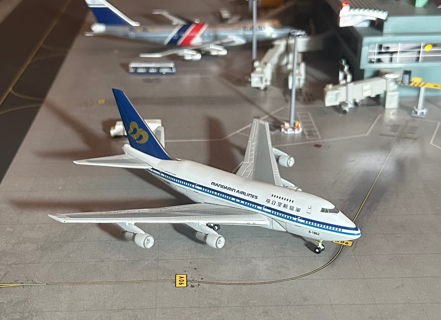 1:400 Mandarin Airlines B747SP Gemini Jets