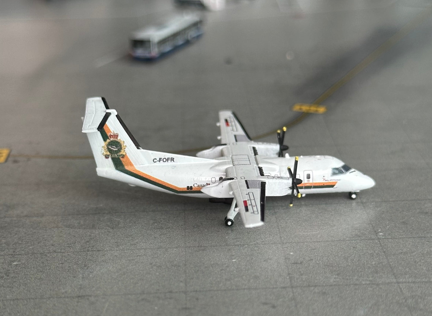 1:400 Fisheries Canada Dash 8 Q100 3D Design Deck