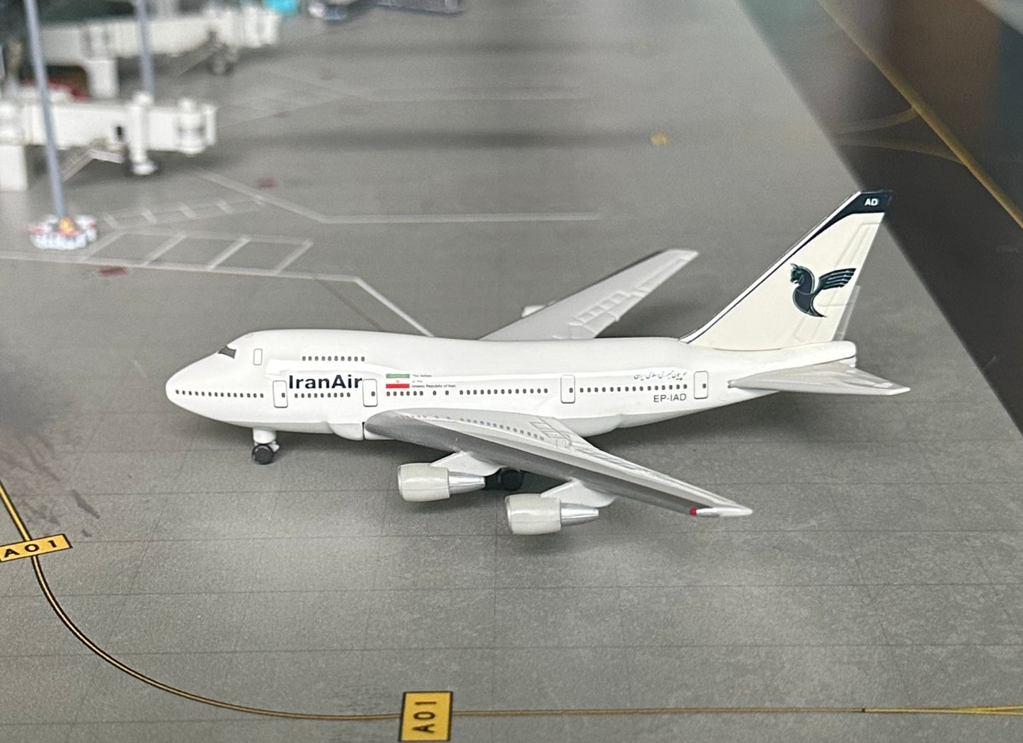 1:500 Iran Air B747SP Herpa Wings