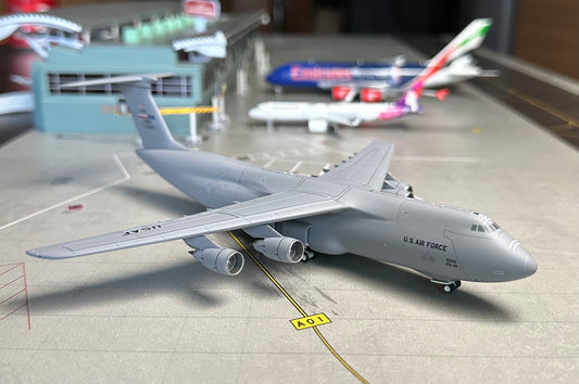 1:400 U.S. Air Force C-5M Super Galaxy "Lackland Air Force Base" Gemini Macs