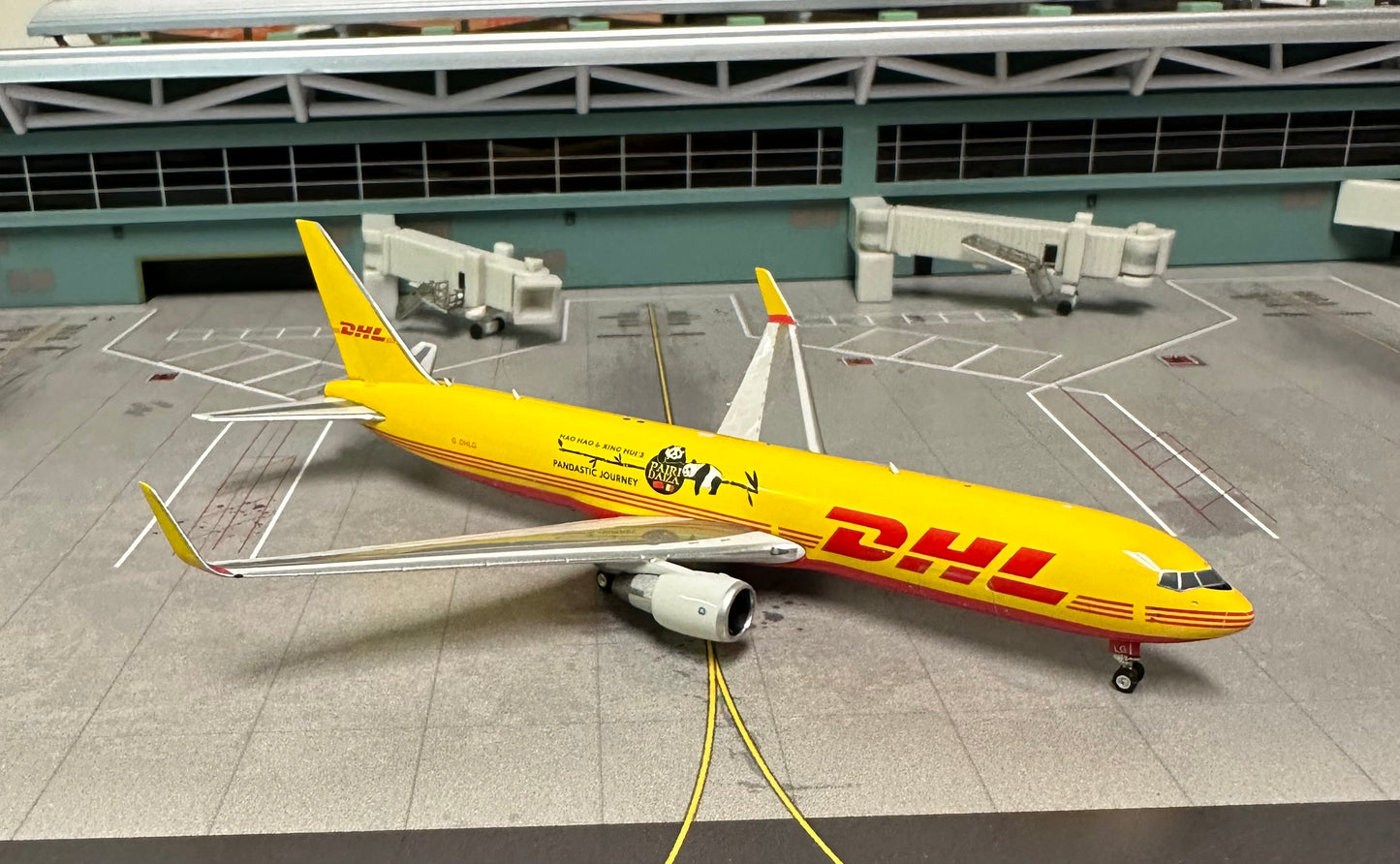 1:400 DHL B767-300ER Phoenix Models